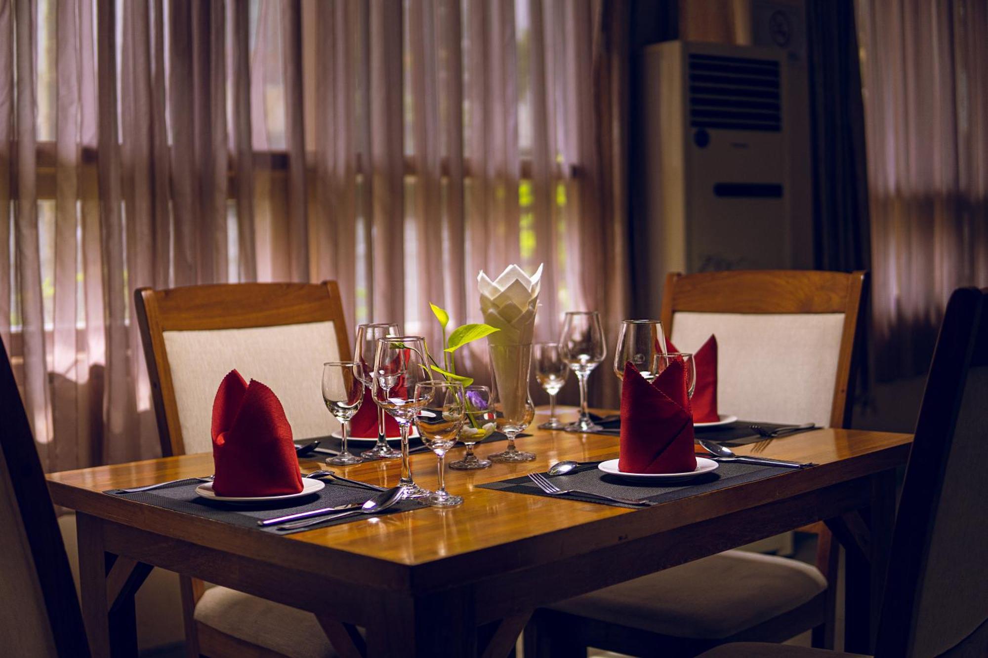 Hotel Sidney Yangon Eksteriør bilde